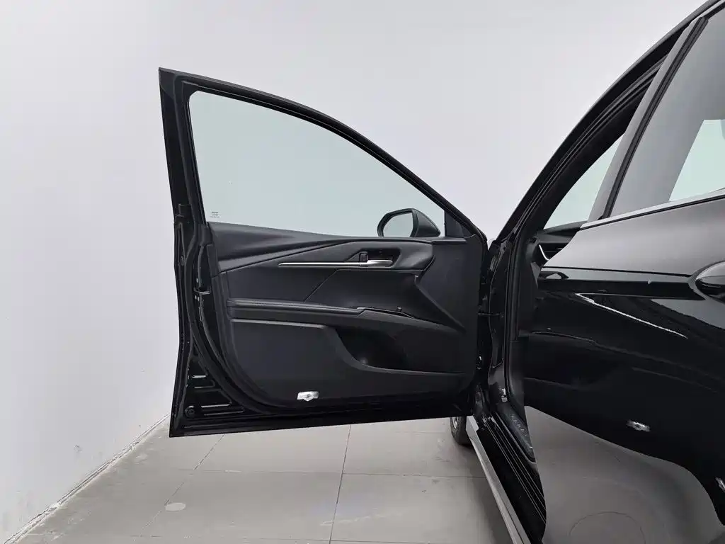 Toyota Camry — миниатюра 8