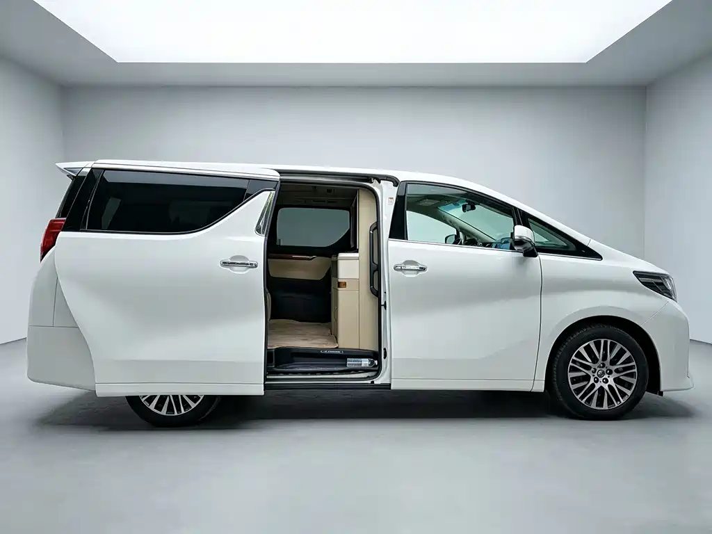 Toyota Alphard — миниатюра 8