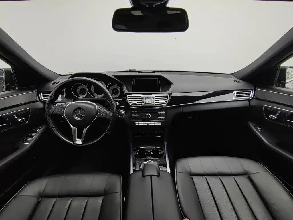 Mercedes-Benz E-Class — миниатюра 5