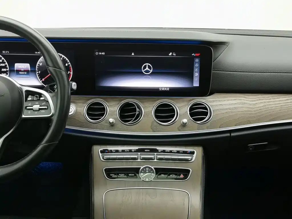 Mercedes-Benz E-Class — миниатюра 12
