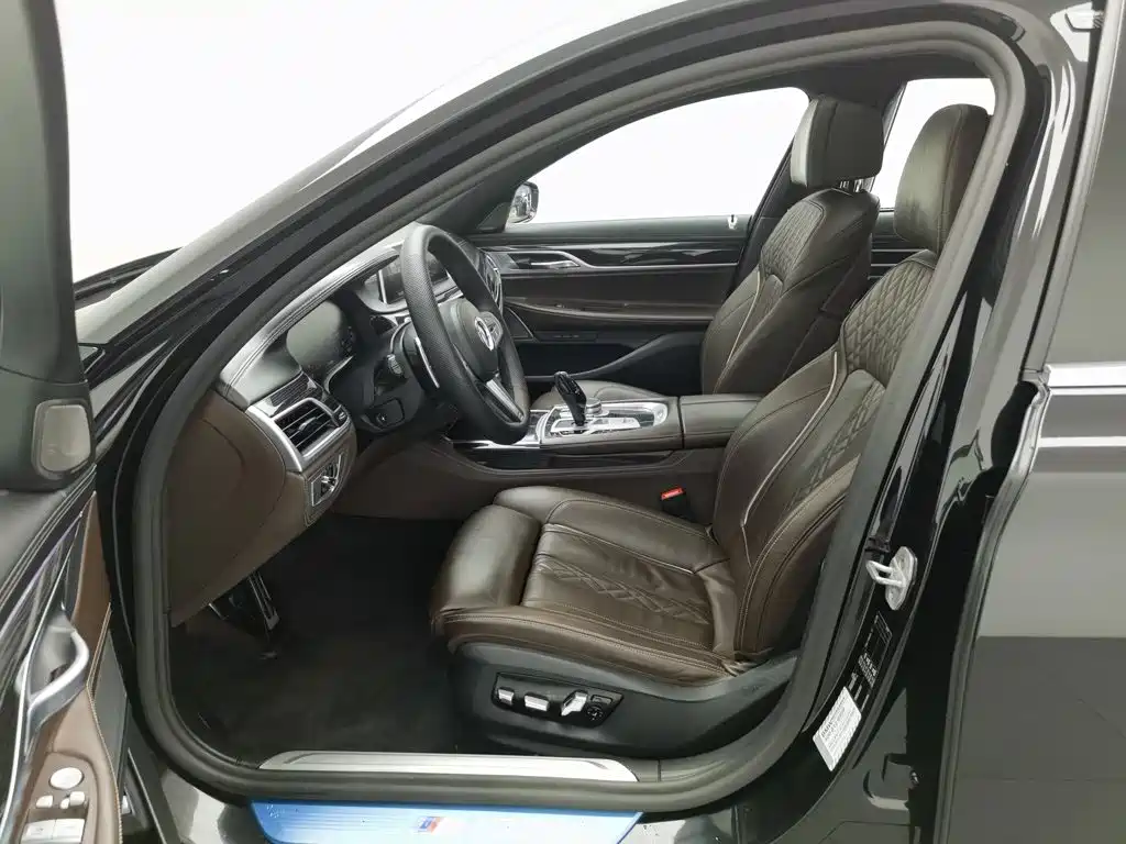 BMW 7 Series — миниатюра 10