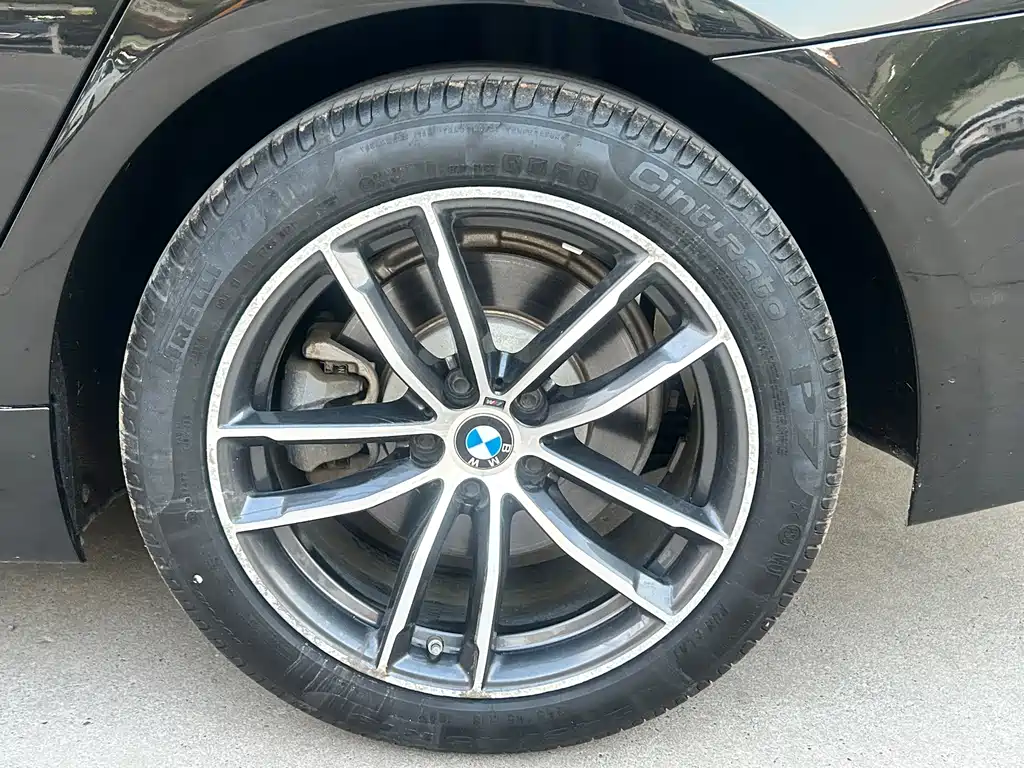 BMW 5 Series — миниатюра 10
