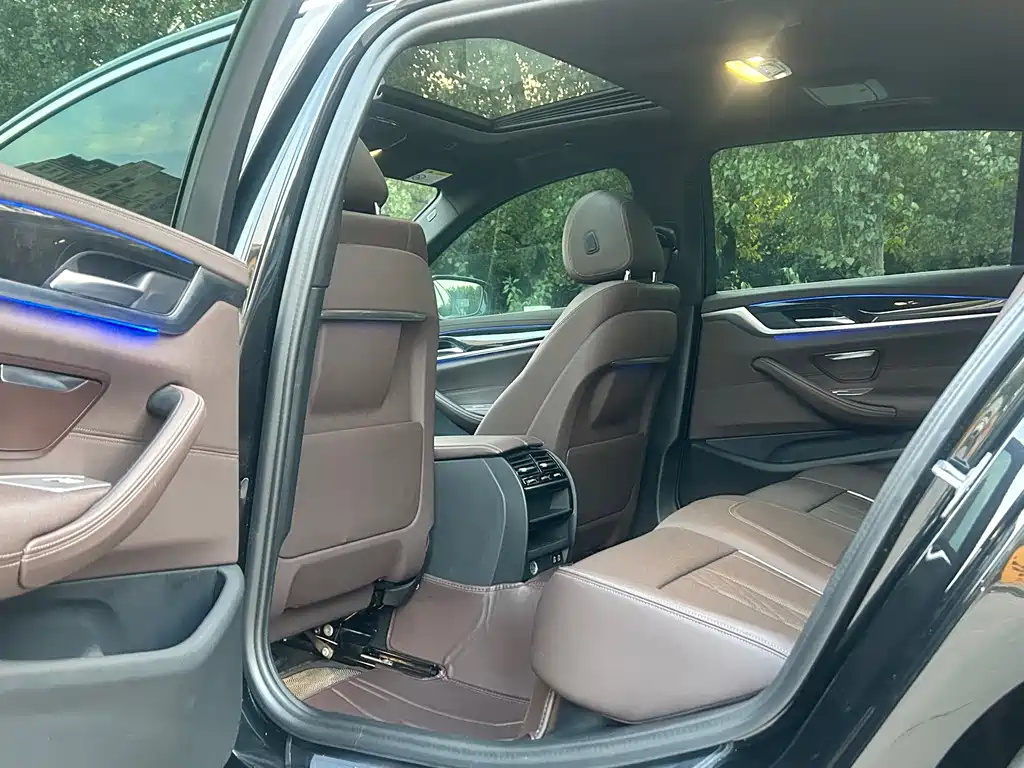 BMW 5 Series — миниатюра 12