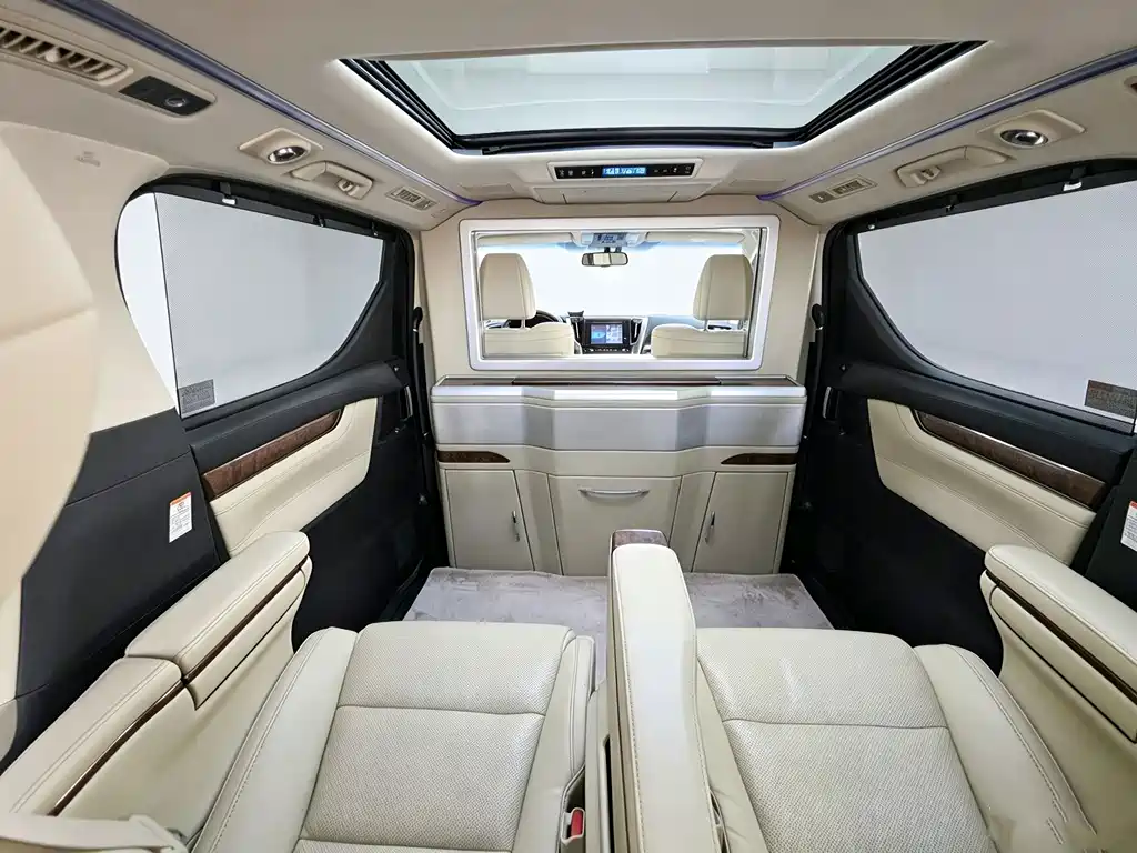 Toyota Alphard — миниатюра 29