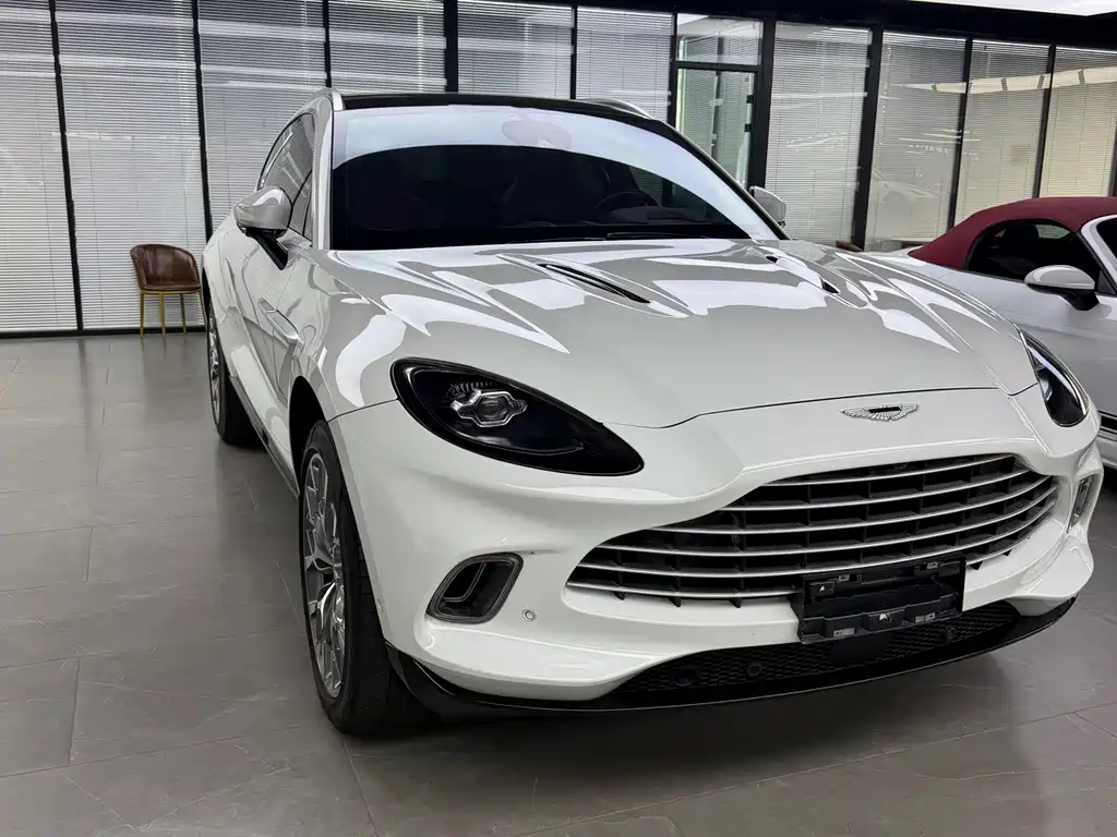 Aston Martin DBX