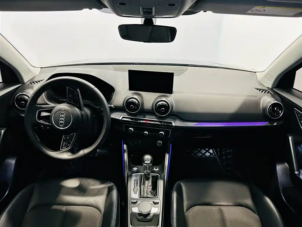 Audi Q2L e-tron 2019 Q2L e-tron Smart