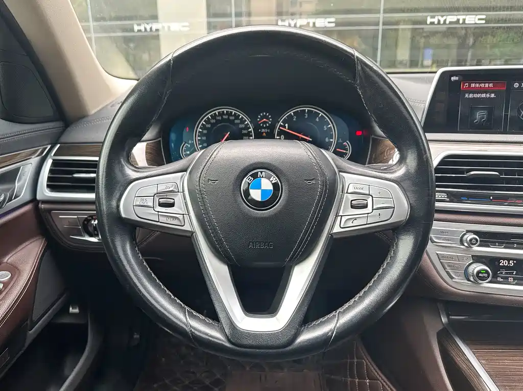BMW 7 Series — миниатюра 14