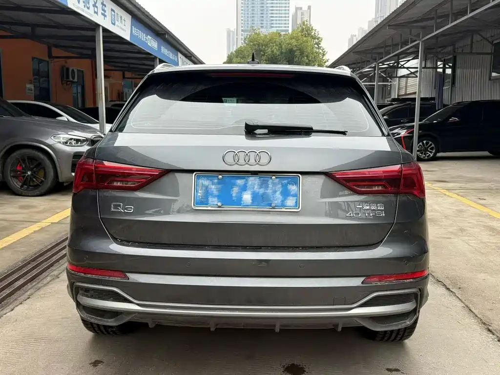 AUDI Q3