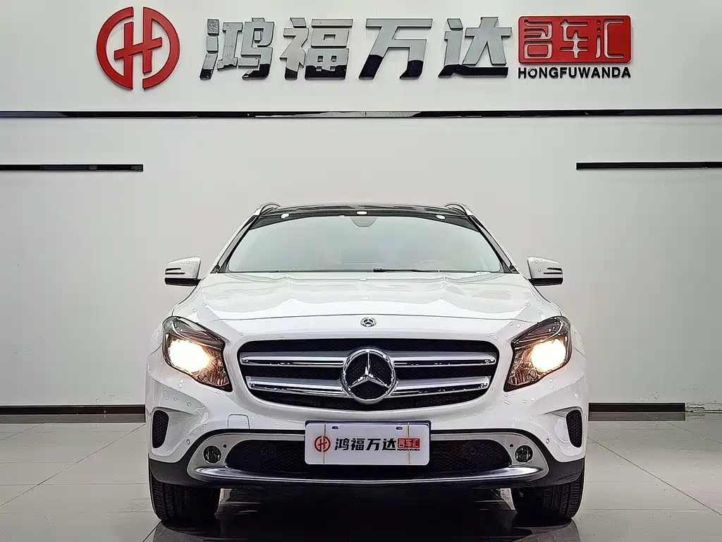 MERCEDES-BENZ GLA