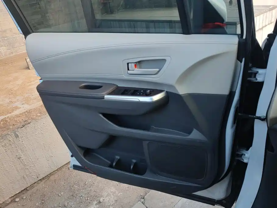 Toyota Sienna — миниатюра 7