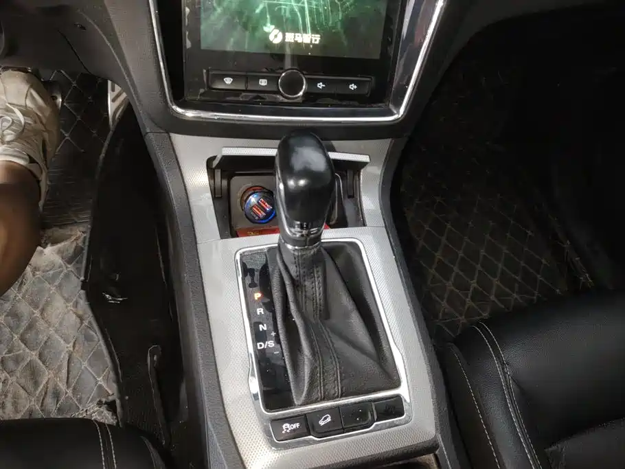 Roewe RX5 — миниатюра 14