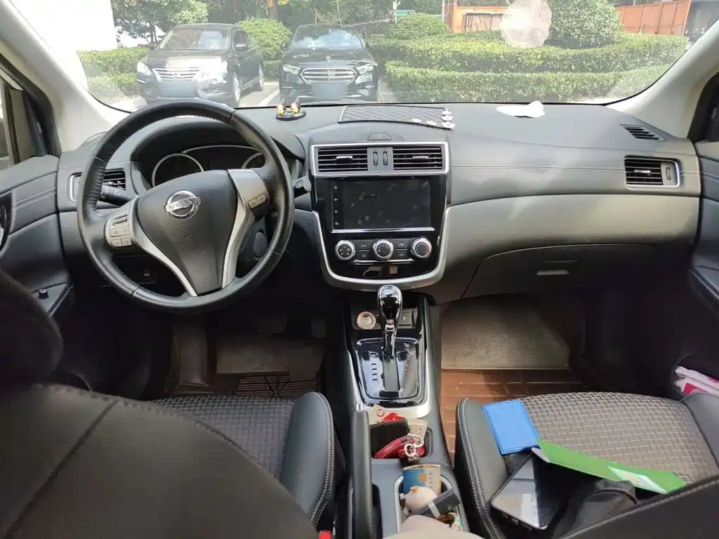 Nissan Tiida — миниатюра 5