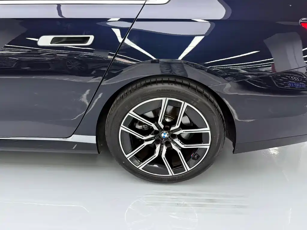 BMW 7 Series — миниатюра 15