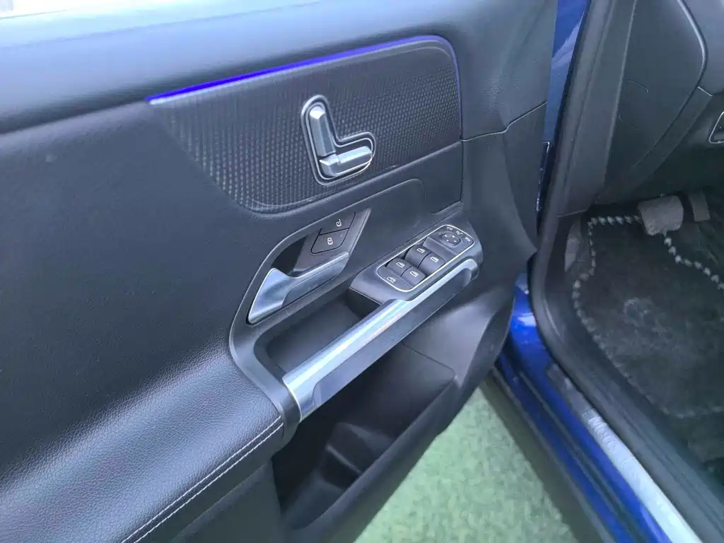 Mercedes-Benz GLB — миниатюра 11