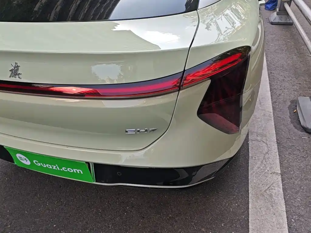 Hongqi Hongqi EH7 — миниатюра 8
