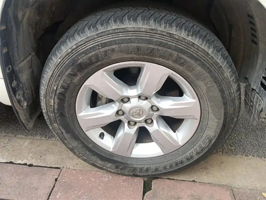 Toyota Land Cruiser Prado 2016 2.7L AT Standard