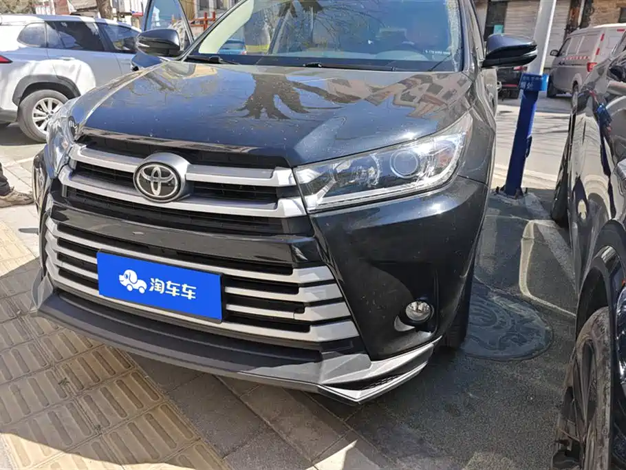 TOYOTA HIGHLANDER