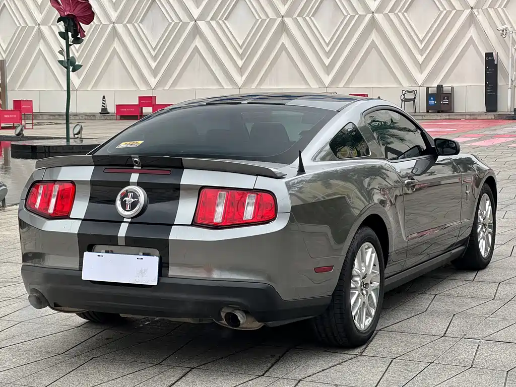 Ford Mustang 2013 3.7L AT