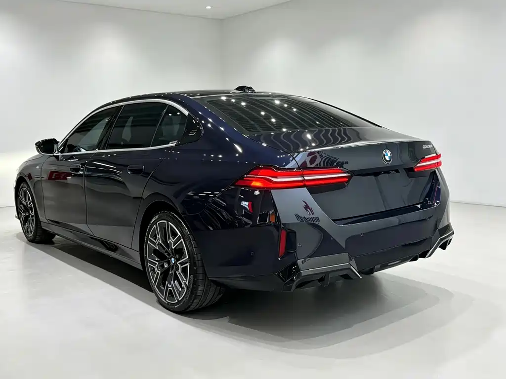 BMW 5 Series — миниатюра 6