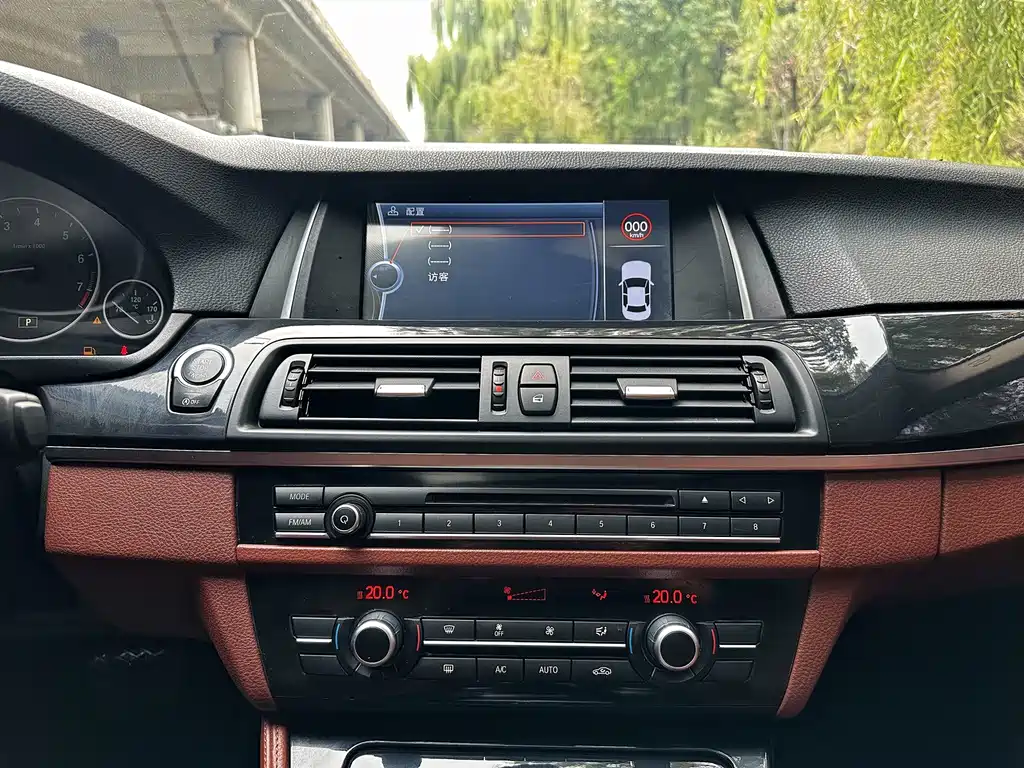 BMW 5 Series — миниатюра 14