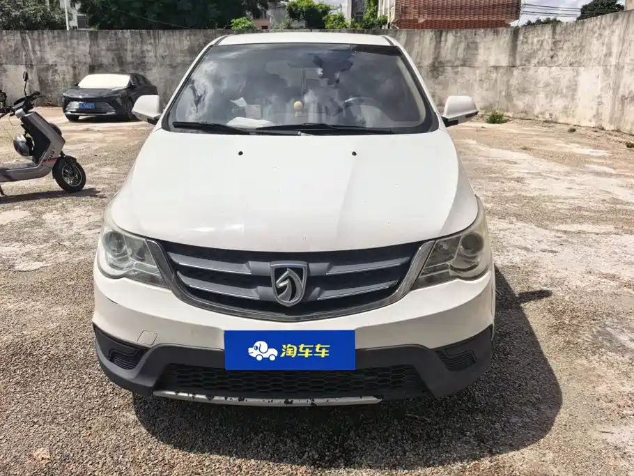 Baojun 730 2014 1.5L MT 7 мест