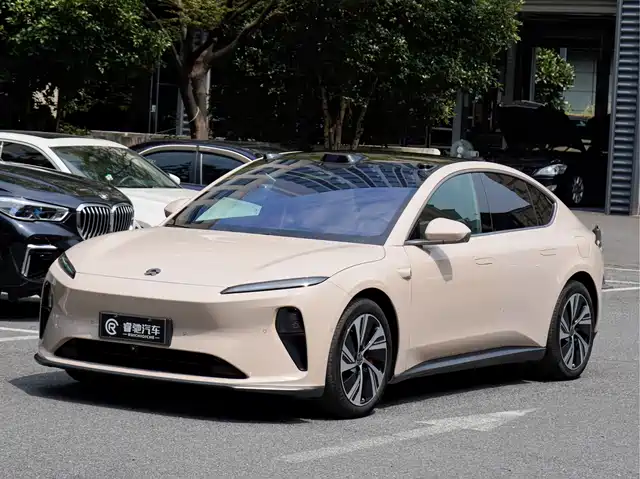 NIO ET5