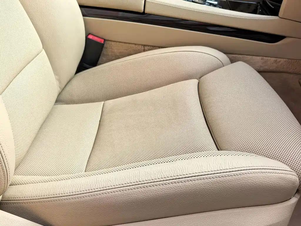 BMW 7 Series — миниатюра 16