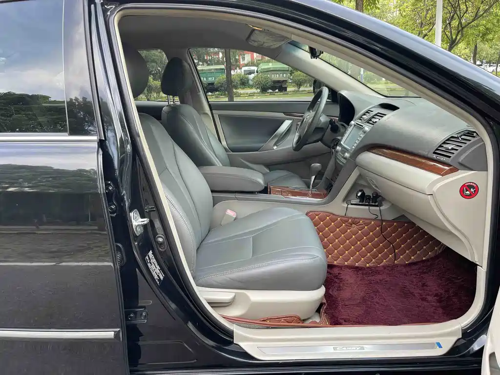 Toyota Camry — миниатюра 11