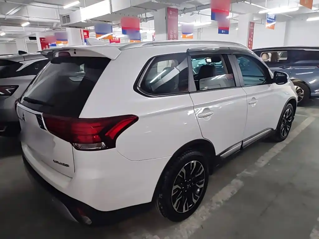 Mitsubishi Outlander — миниатюра 7