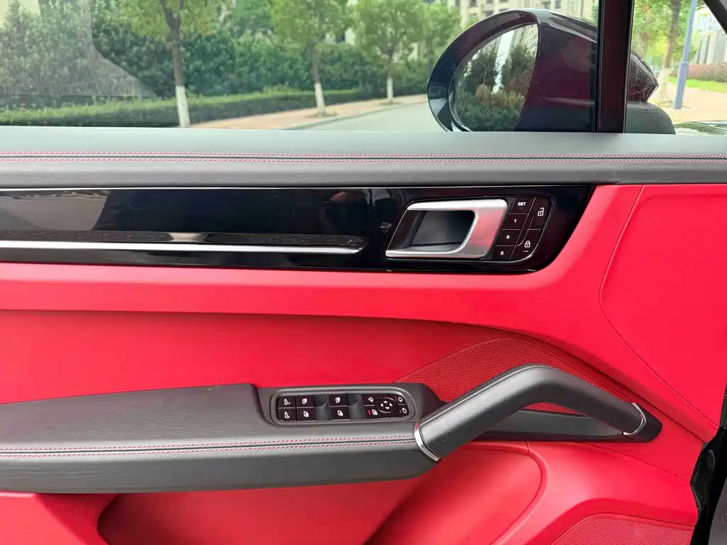 Porsche Cayenne — миниатюра 7