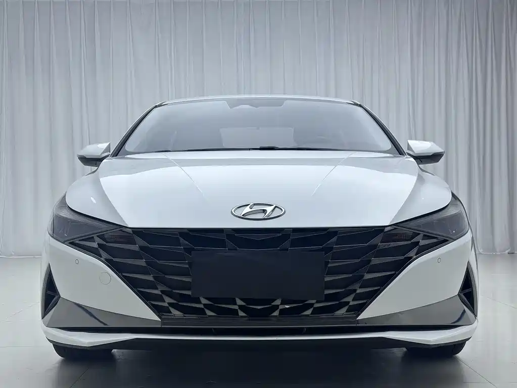 Hyundai Elantra 2022 1.5L CVT LUX Luxury