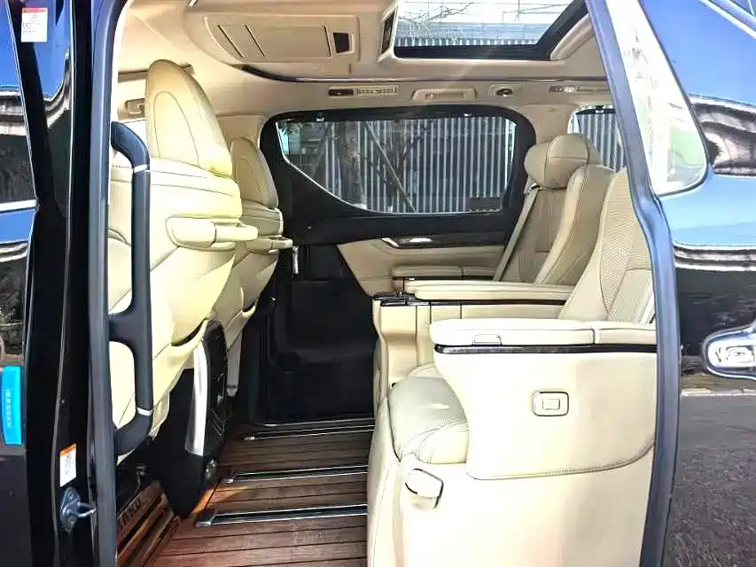 Toyota Alphard — миниатюра 6
