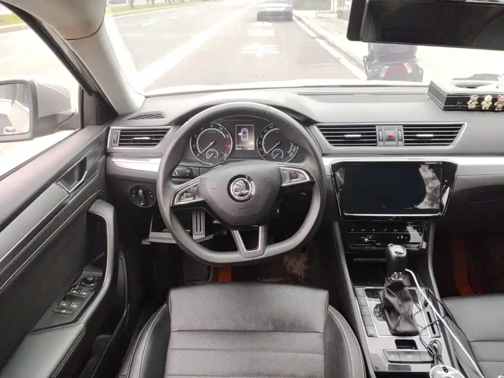 Skoda Superb — миниатюра 6