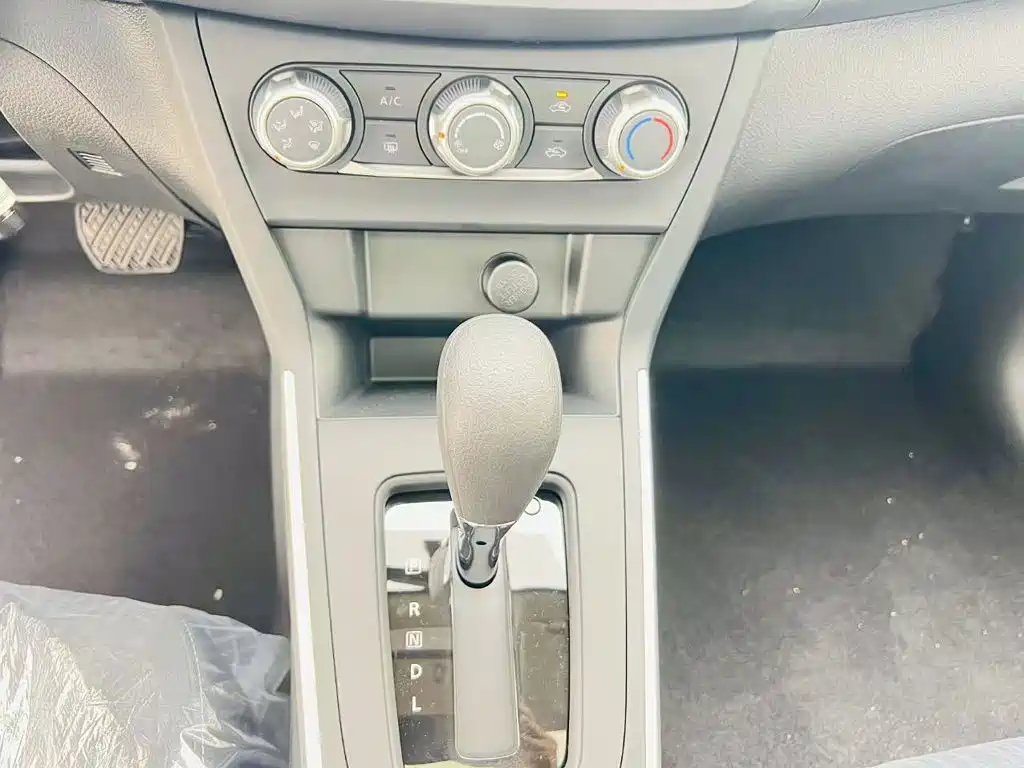 Nissan Sylphy — миниатюра 16