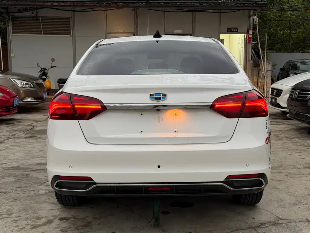 Geely Emgrand — миниатюра 13