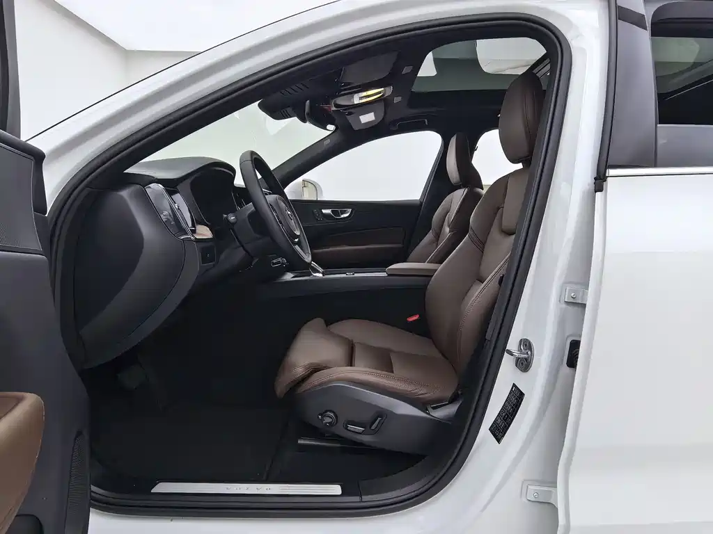 Volvo XC60 2024 B5 Luxury