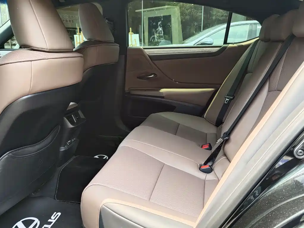 Lexus ES 2025 200 Premium