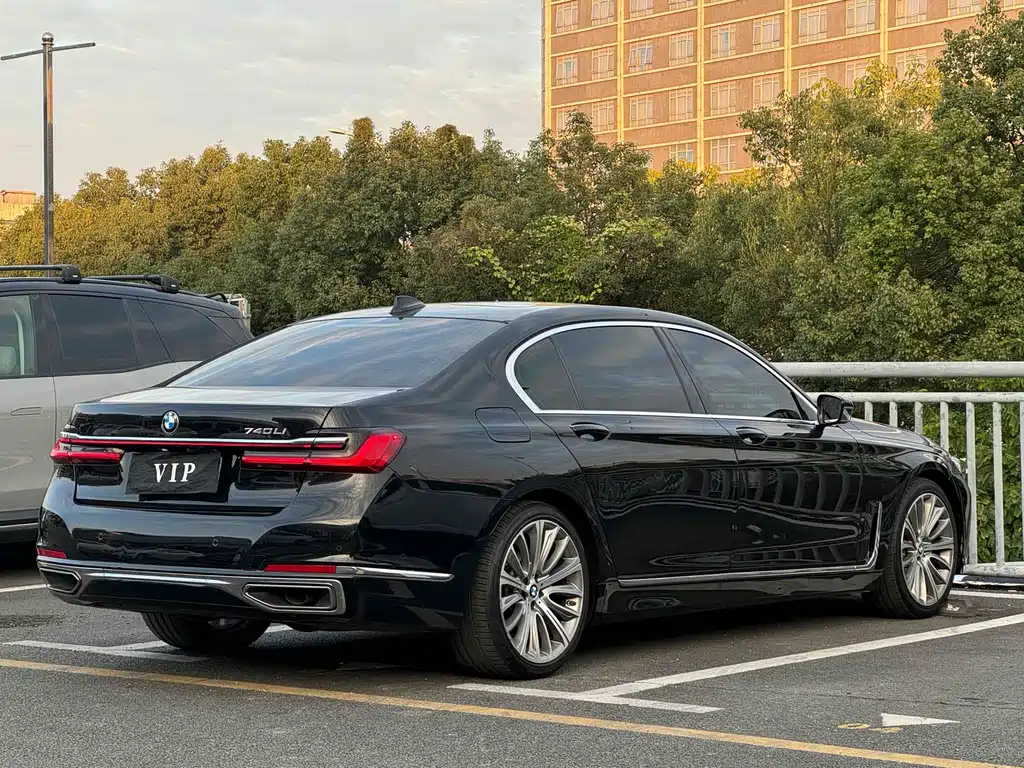 BMW 7 Series 7 2016 740Li Lead