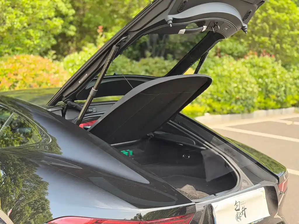 Jaguar F-Type 2022 P300 R-DYNAMIC BLACK