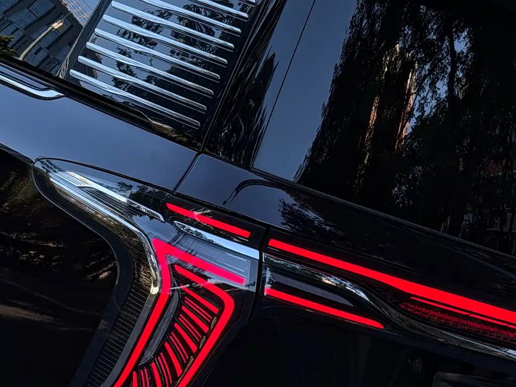 Hongqi Hongqi HQ9 PHEV — миниатюра 17