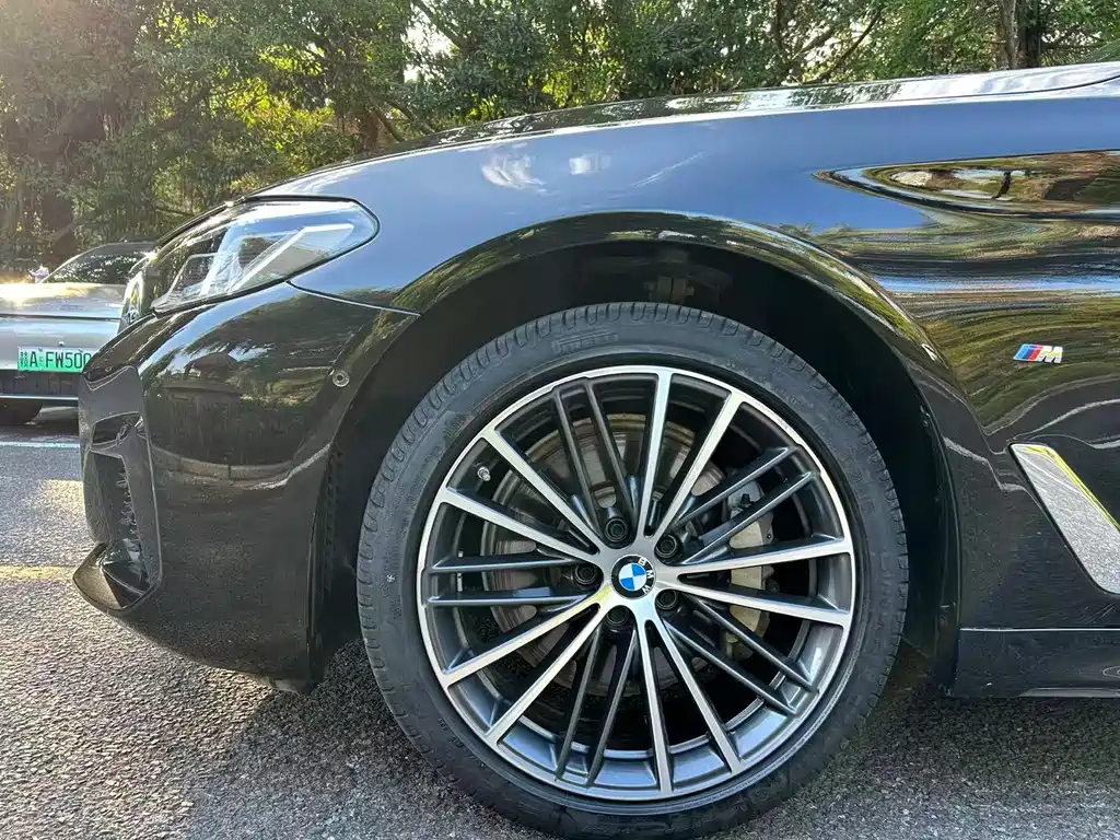 BMW 5 Series — миниатюра 11