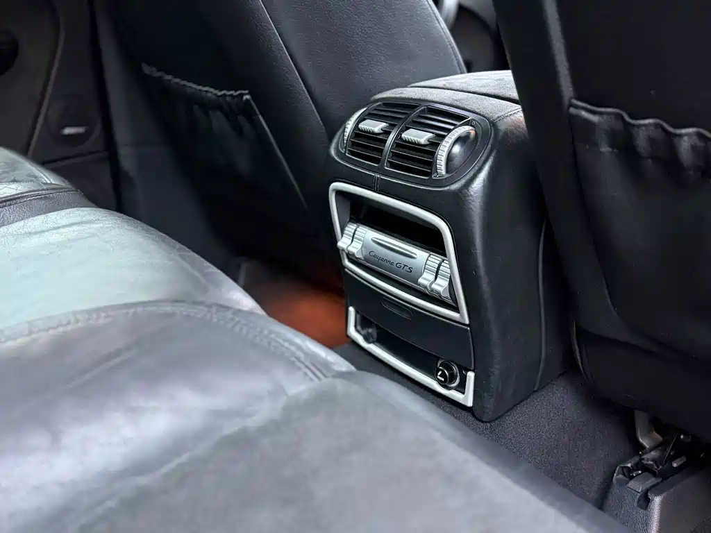 Porsche Cayenne — миниатюра 13