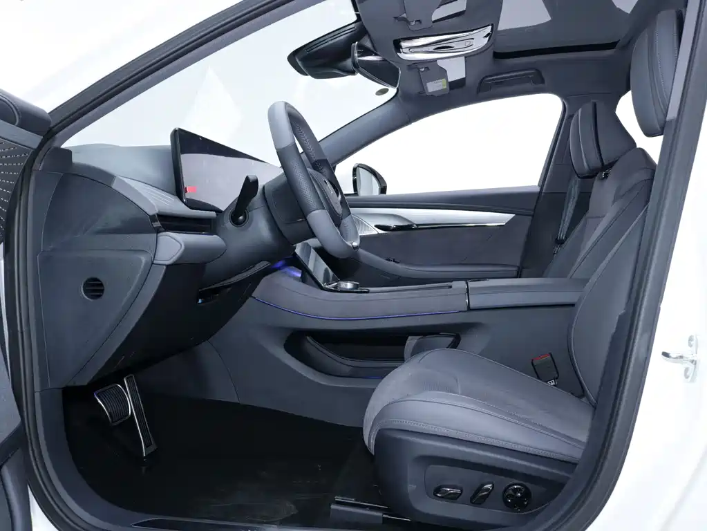 VOYAH LANTU CHASING LIGHT