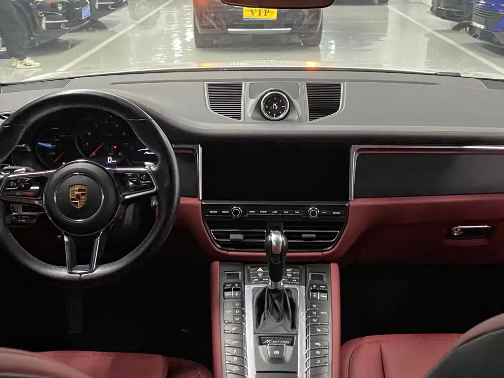 Porsche Macan — миниатюра 7