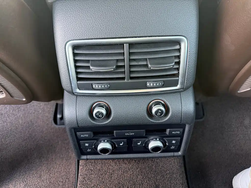 Audi Q7 — миниатюра 12