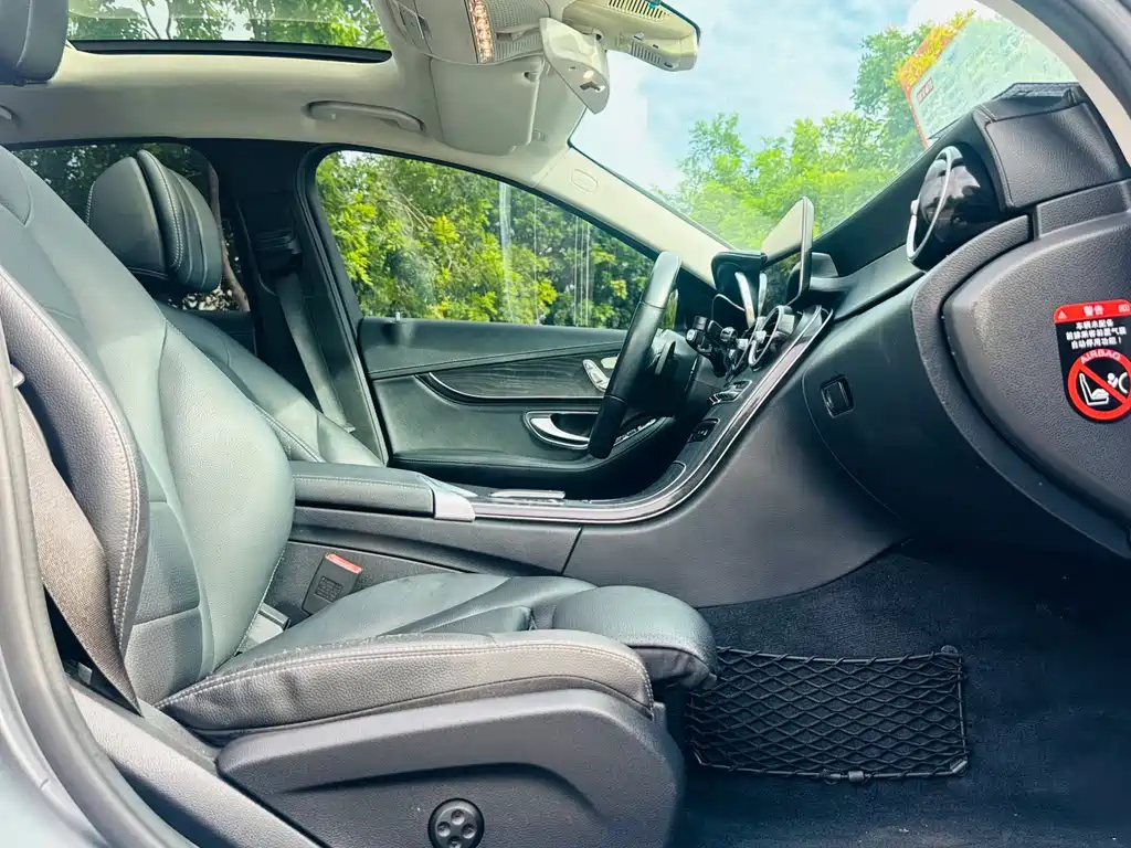Mercedes-Benz C-Class — миниатюра 12