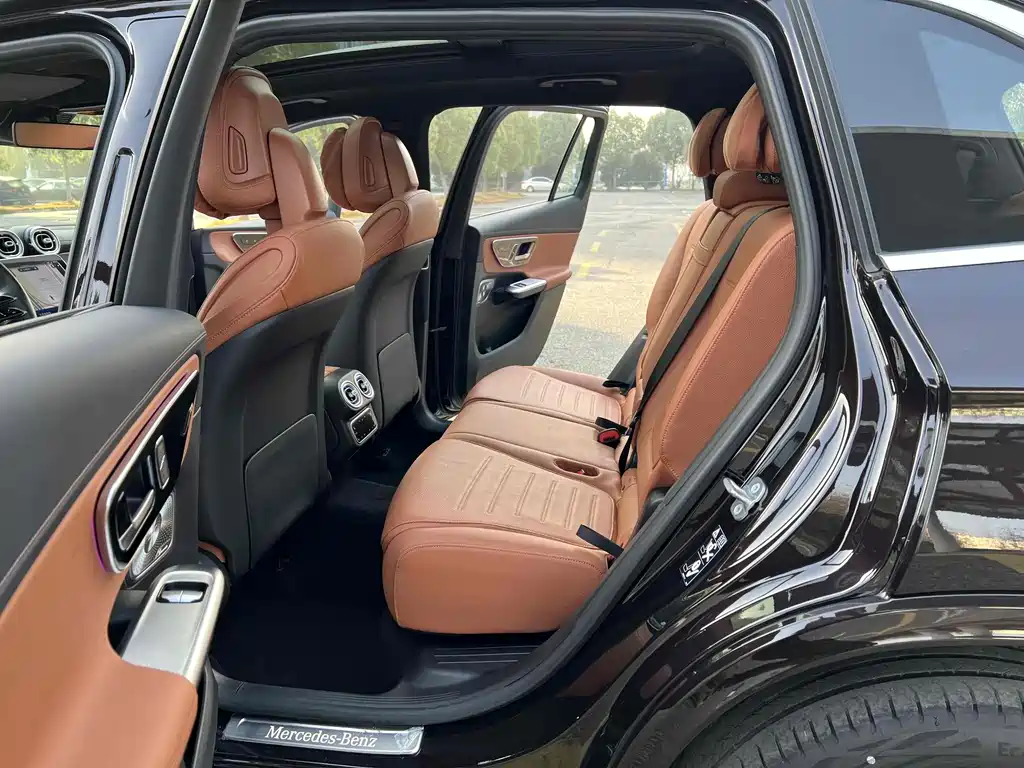 Mercedes-Benz GLC 2023 GLC 260 L 4MATIC Luxury 5 мест
