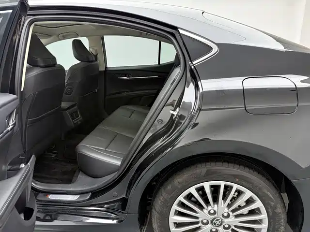 Toyota Camry — миниатюра 14