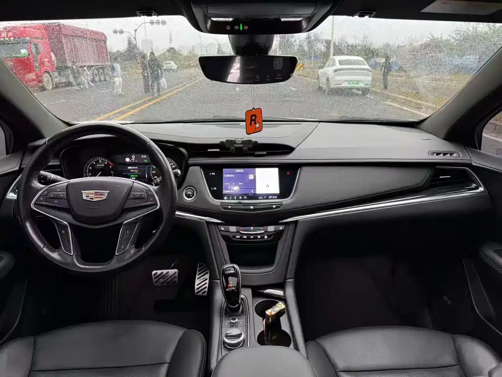 CADILLAC XT5