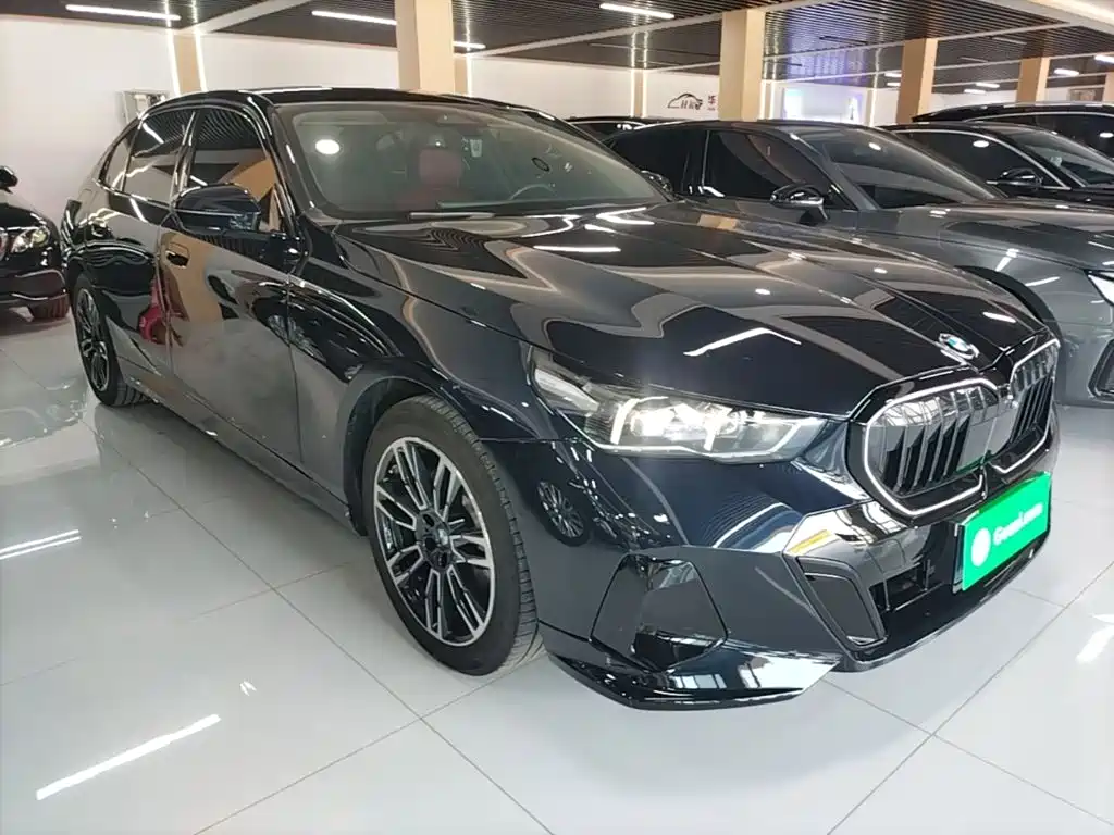 BMW 5 Series — миниатюра 4